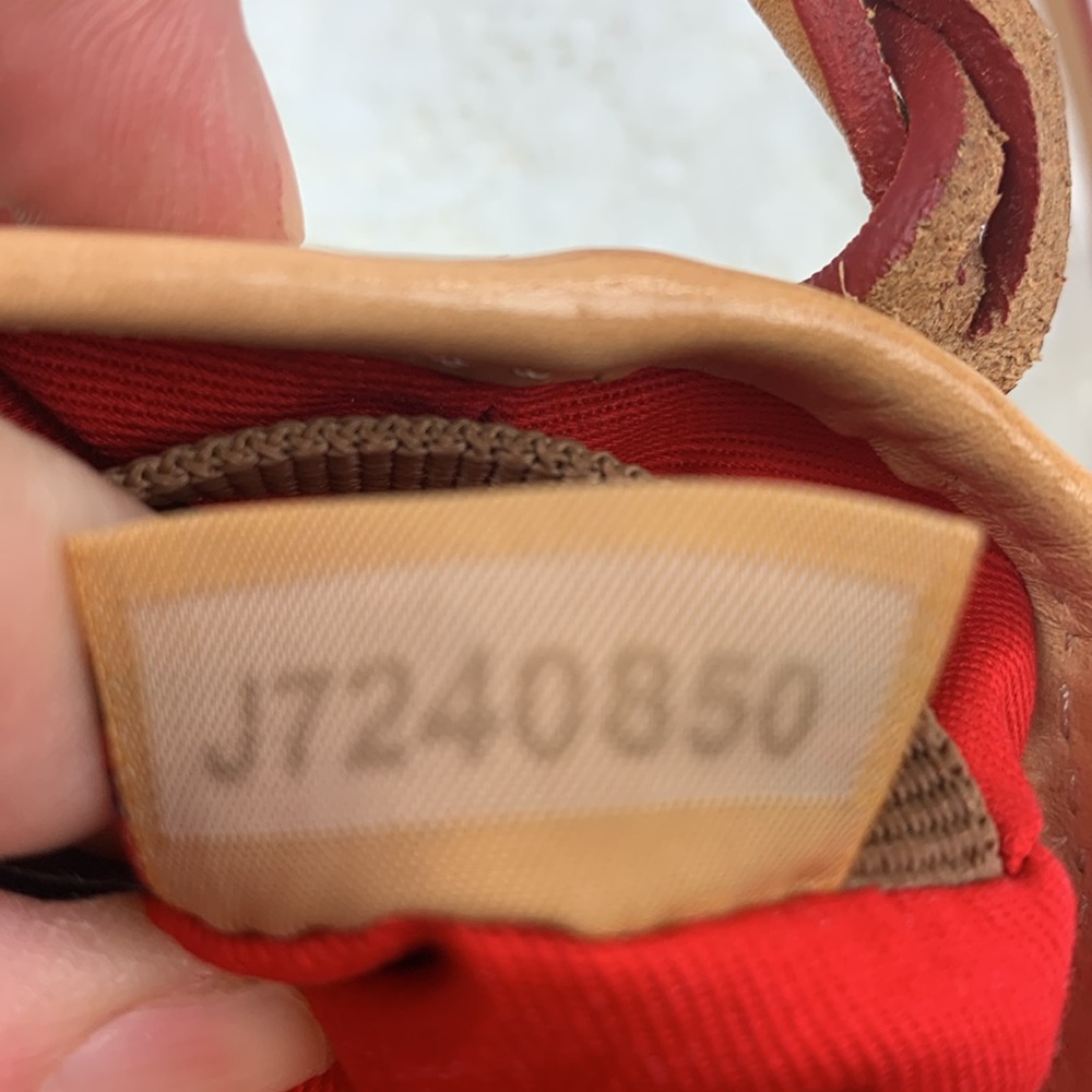 Dooney & Bourke Creme Patent Leather Flap Pleated Crossbody bag Red Lined - Picture 11 of 16
